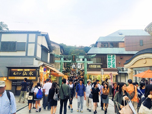 enoshima torii 1